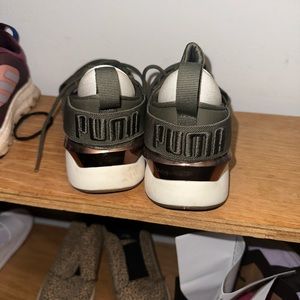 Size 8 olive green puma shoes worn a handful of times